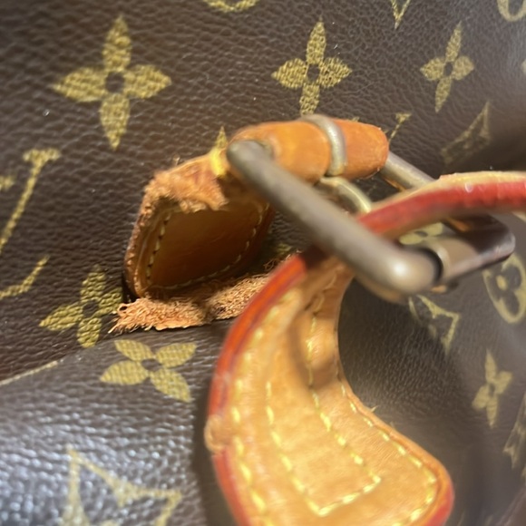 Authentic Louis Vuitton Monogram Multipli Cite Shoulder Tote Bag - Picture 4 of 16